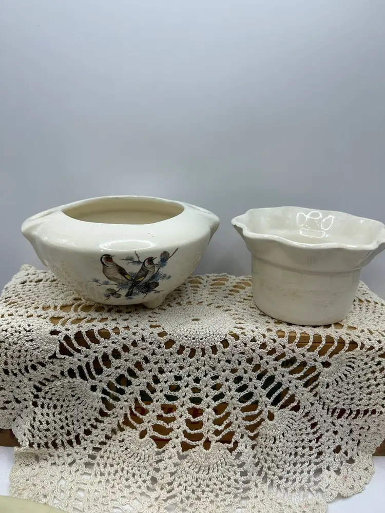 Vtg Self Watering Bird Planter 5 1/2 X 3 1/2 Sm Chip On Inside Piece.