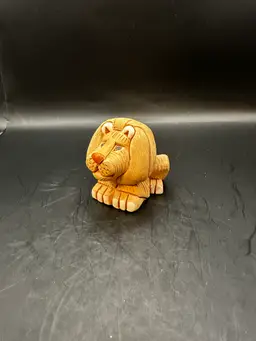 B011 Vintage Artesania Rinconada lion figure