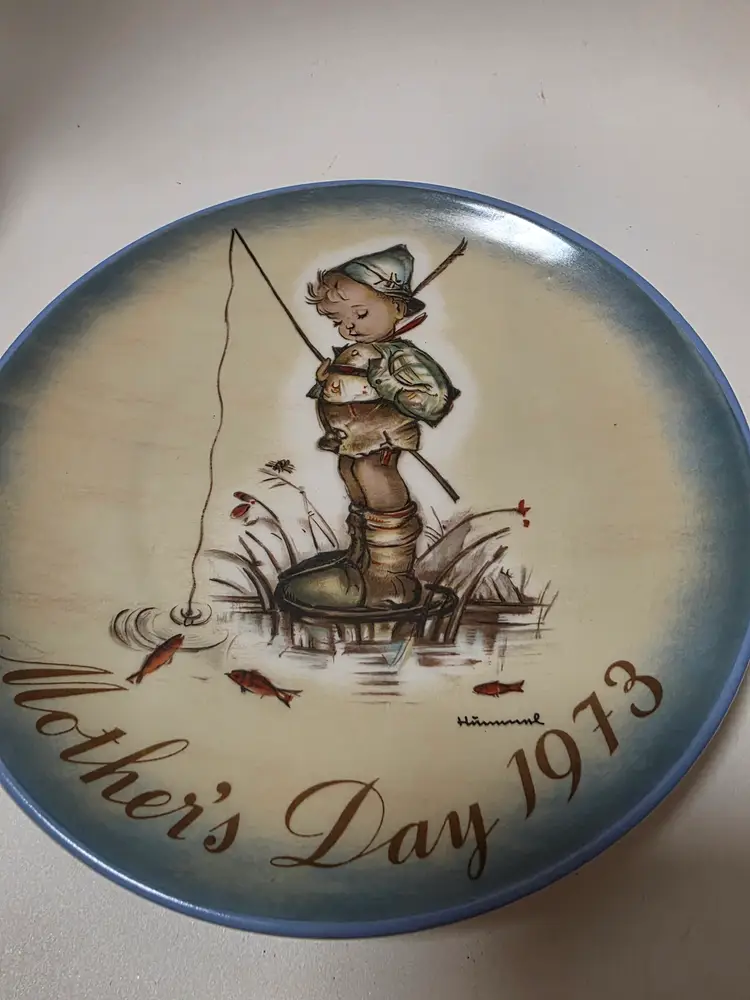 Vintage Hummel The Little Fisherman Mother's Day Plate 1979 Boy Fishing Pole