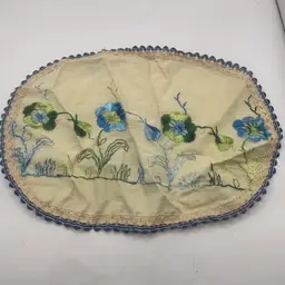 VTG Crewel Satin Thread Embroidered Linen Doily Dresser Scarf