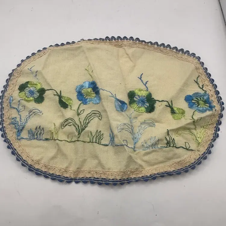 VTG Crewel Satin Thread Embroidered Linen Doily Dresser Scarf