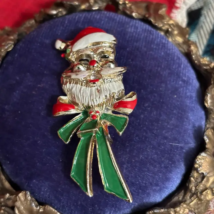 G- Vtg Enamel Santa Claus Brooch Not Marked