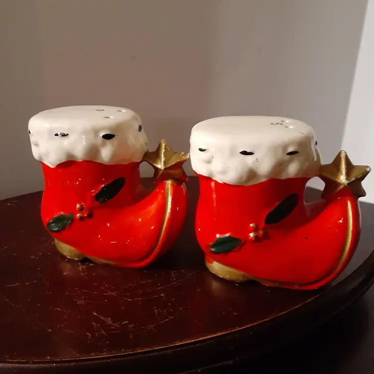 Santa Boot Shaker Set