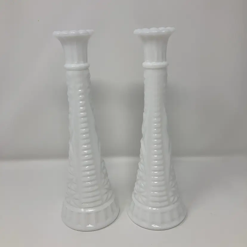 Set Of 2! Vintage Stars And Bars Milk Glass Vases! 9” Tall!