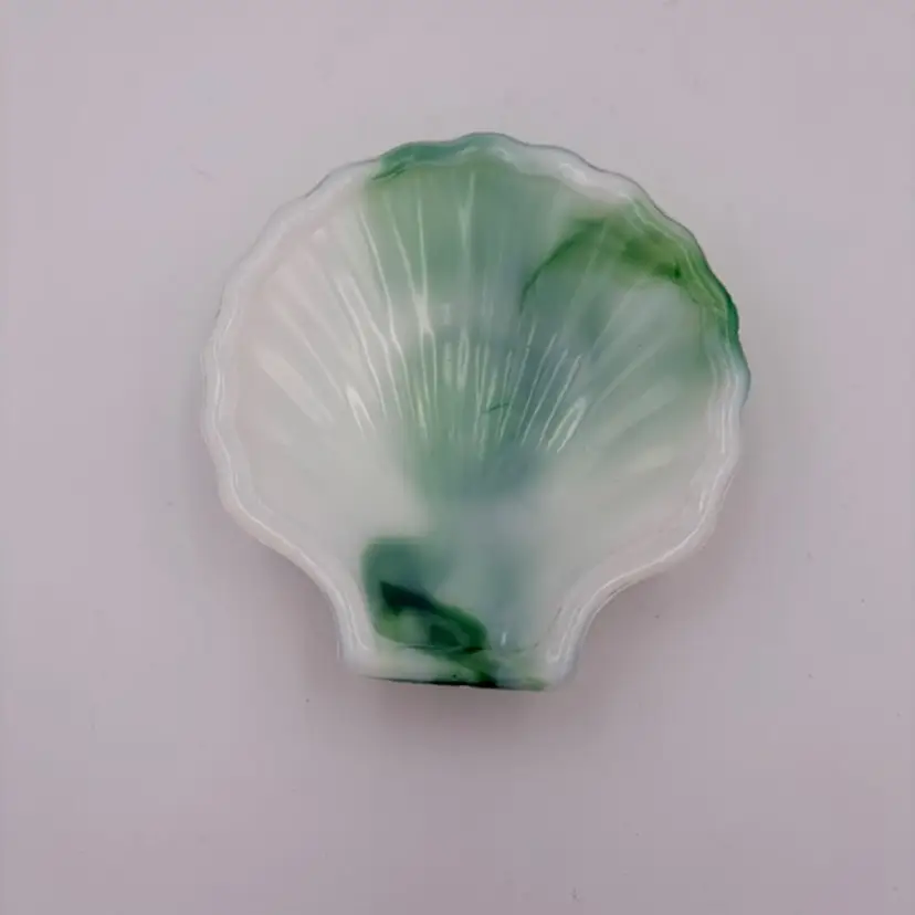 Mid-Century Akro Agate Slag Glass Shell Dish – Green & White – Excellent