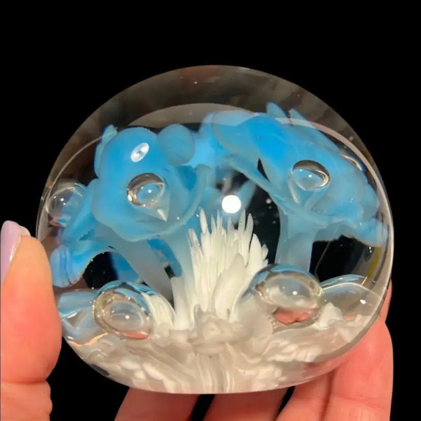 Gibson Art Glass Paperweight
Blue & White 1989 | 2.75"