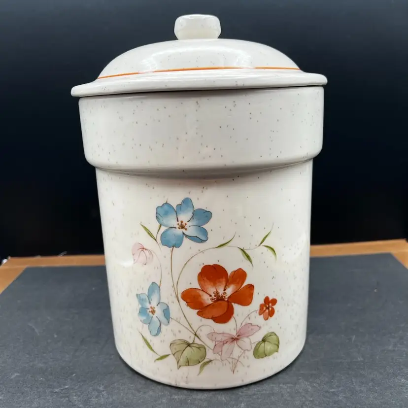 #911B Vintage Speckled Ceramic Treasure Craft ‘Poppy’ Wildflower Canister With Lid
#1