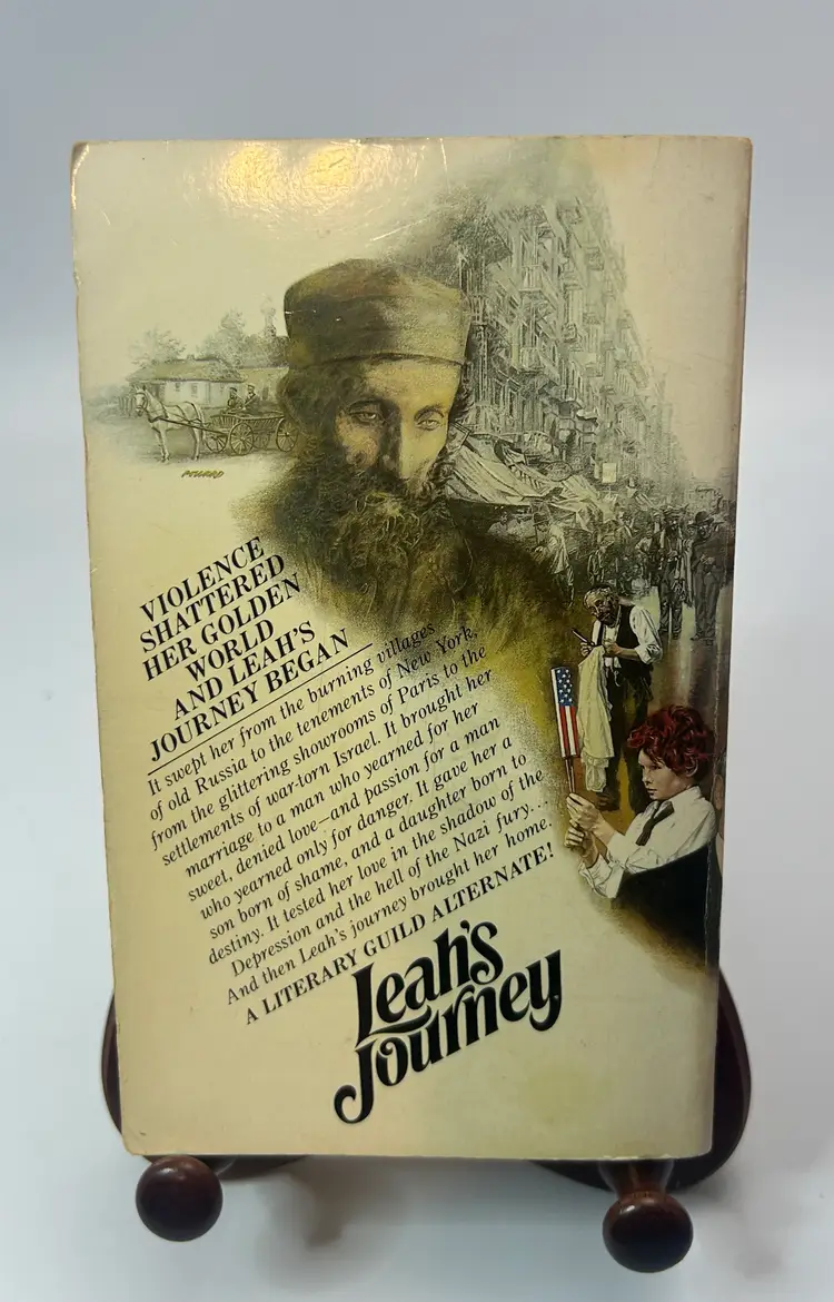 Vintage 'Leah's Journey' by Gloria Goldreich Paperback Book 1979