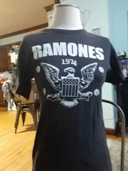 Ramones t-shirt 1974 Eagle Size Small preowned