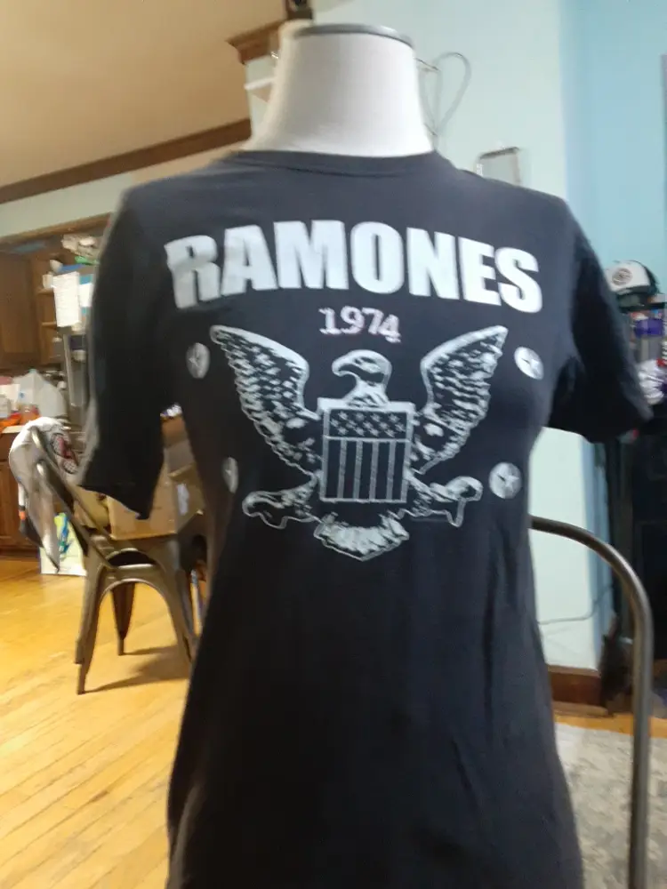 Ramones t-shirt 1974 Eagle Size Small preowned