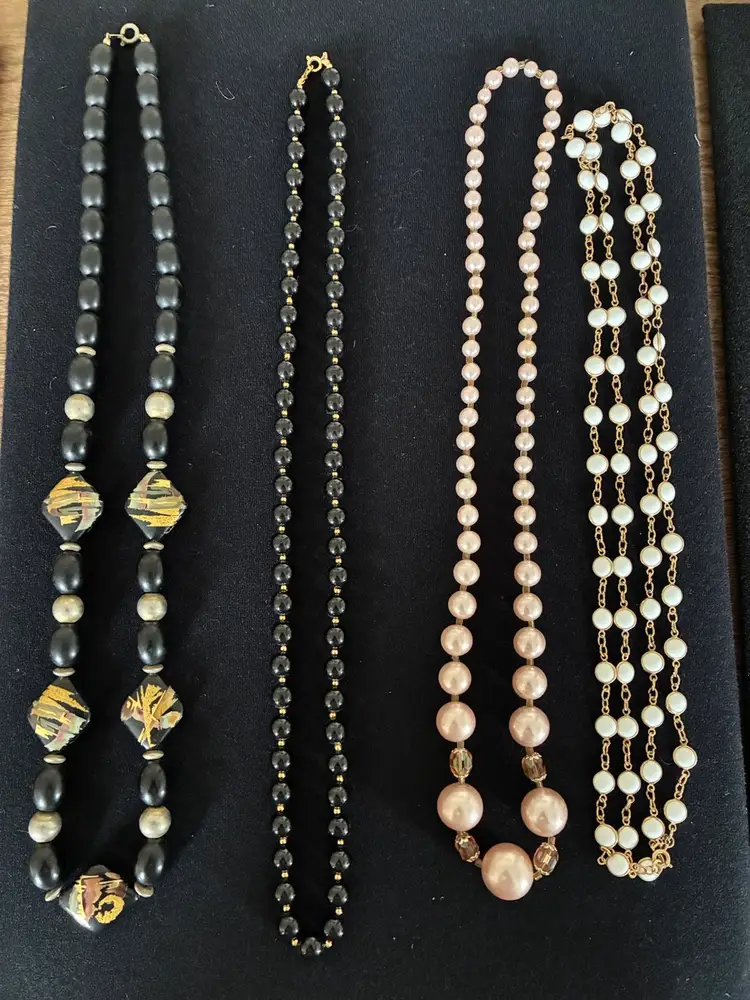 Costume Jewelry Lot~(15) Pieces~Necklaces & Bracelets