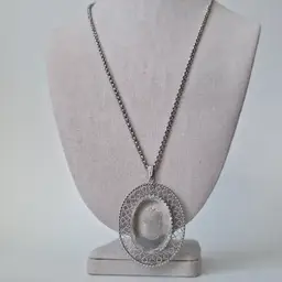Vintage WHITING and DAVIS Intaglio Cameo Clear Glass Pendant Necklace