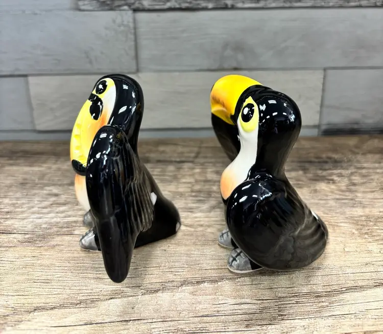 Vintage 1980’s Five & Dime Toucan Salt And Pepper Shaker Set
