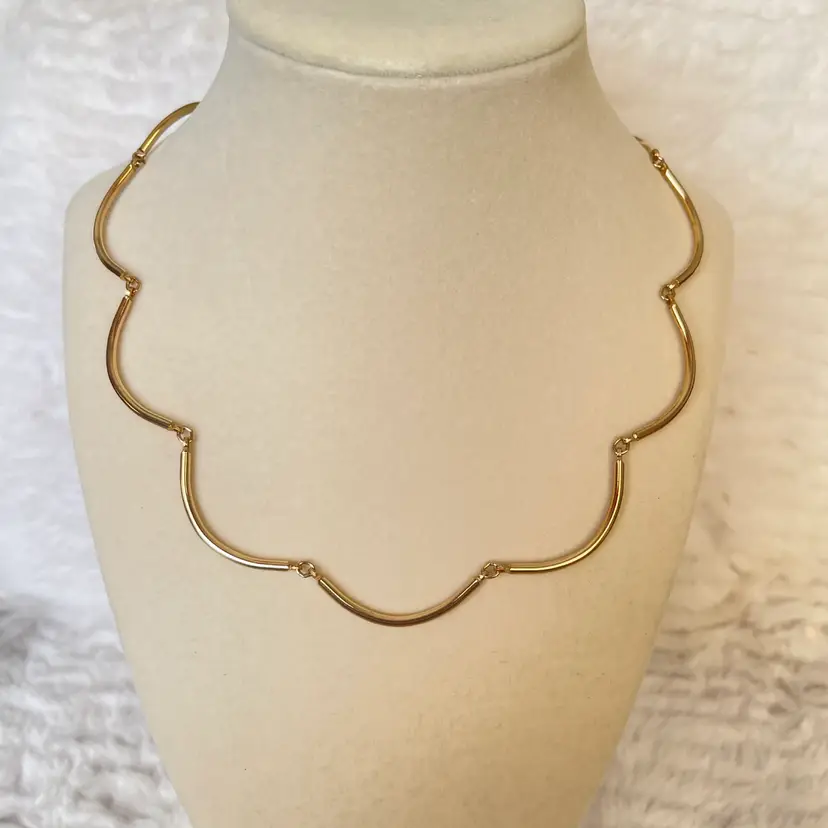 Sarah Coventry Gold Tone Necklace 17” Vintage Curved Collar Necklace Minimalist