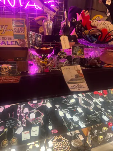 Trashe vintage market