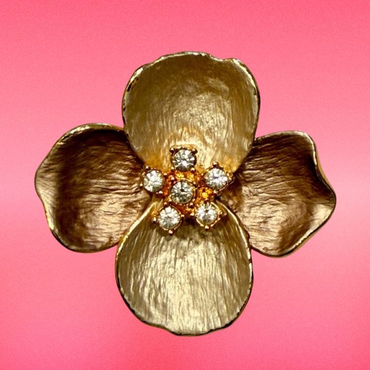 Vintage GoldTone Champagne Enamel Finish Rhinestone Dogwood Brooch 1.5”