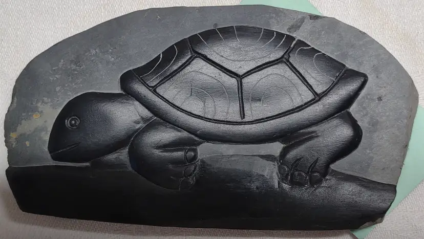 Turtle relief carved on slate by Jose Magana, Belize 26OTOL