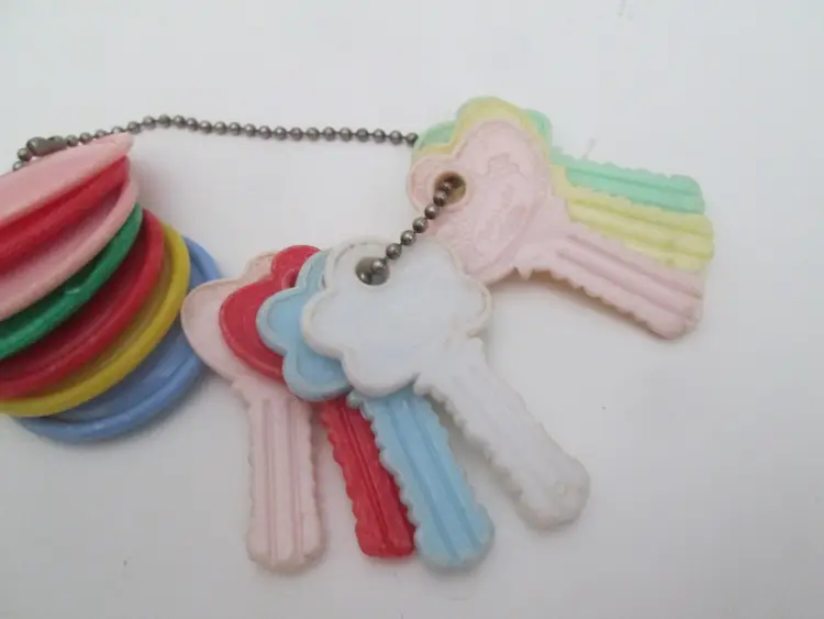 Set of 7 vintage teething rings and 7 keys - for display only