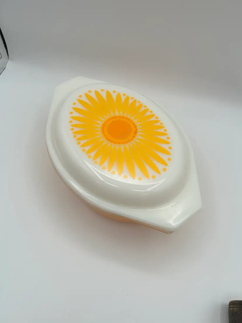 Vintage PYREX Daisy/Sunflower Oval 1 1/2 Qt Ovenware Casserole With Lid #043
