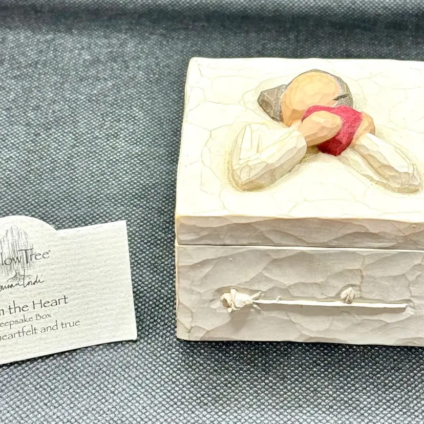 Willow Tree 2003 From The Heart Keepsake Trinket Box & Card 26601, Artist Susan Lordi, By Demdaco Willow Tree, Made In China