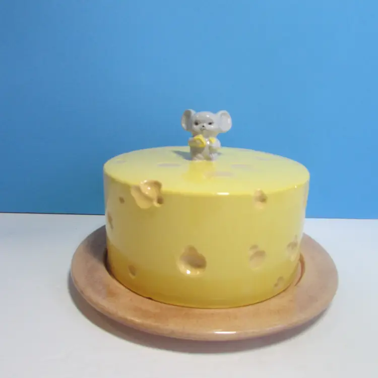 vintage hobbyist piece ceramic cheese wheel with little mouse cover with plate