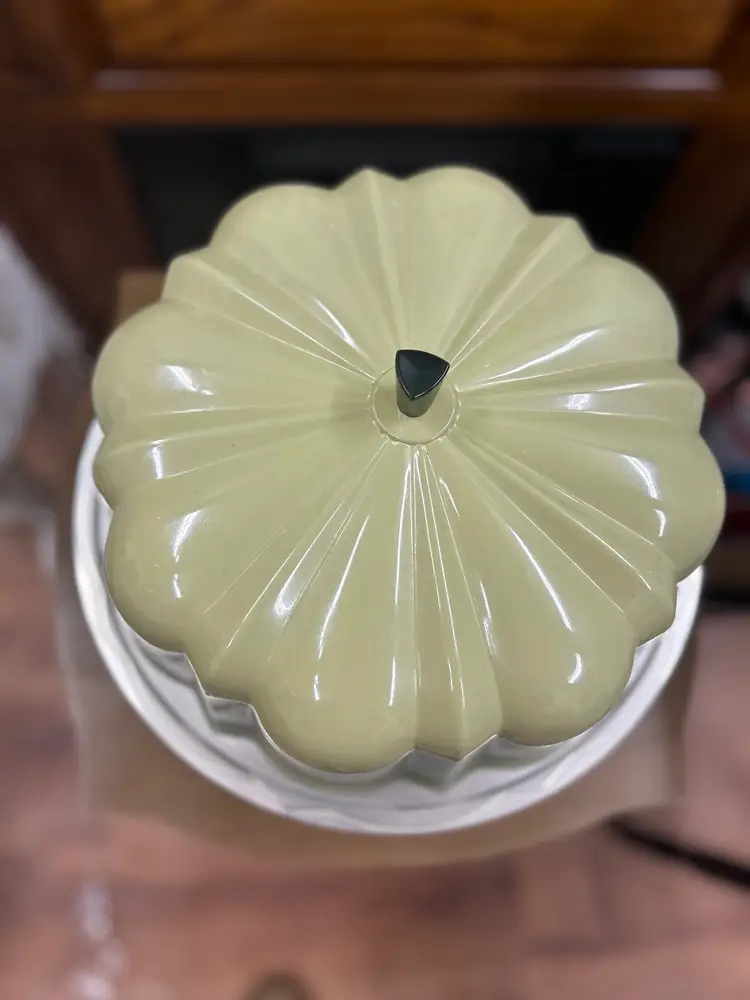 Vintage Nordicware Bundt Cake Stand Ombre avocado Rare Color Covered