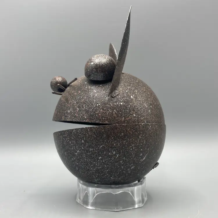 Derpy Metal Cat Face Figurine Art with Plastic Stand