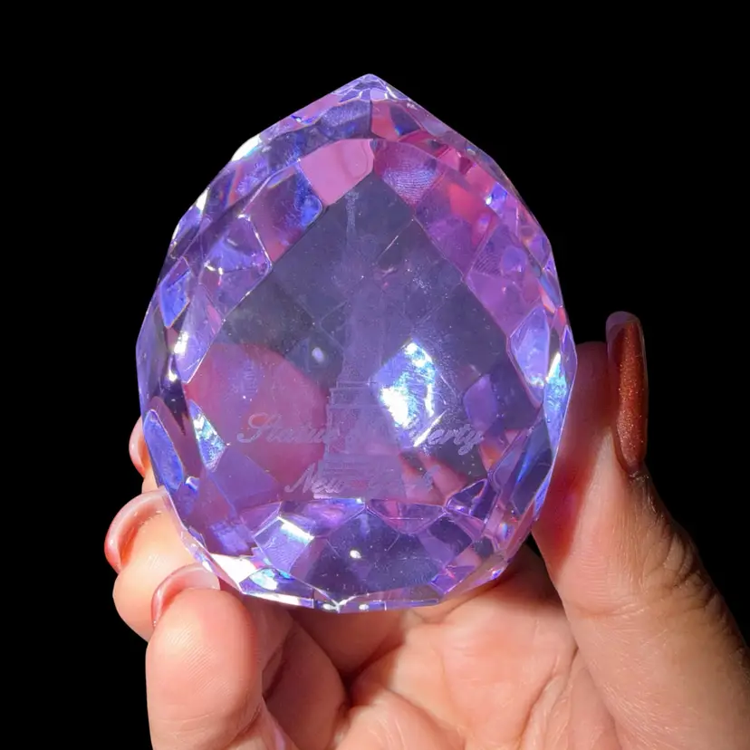 Neodymium Alexandrite Glass Faceted Statue Of Liberty Paperweight