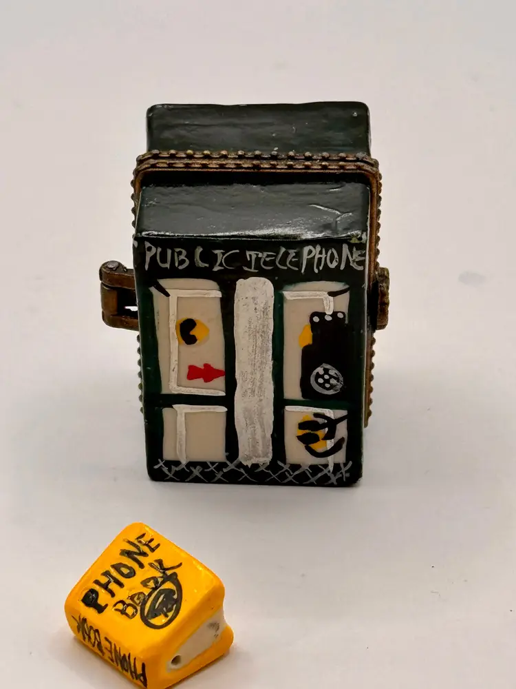 Vintage Retro British Telephone Booth Hinged Trinket Box Phone Book Trinket Inside, Hand-Painted Ceramic, Collectible Novelty Decor, Unbranded