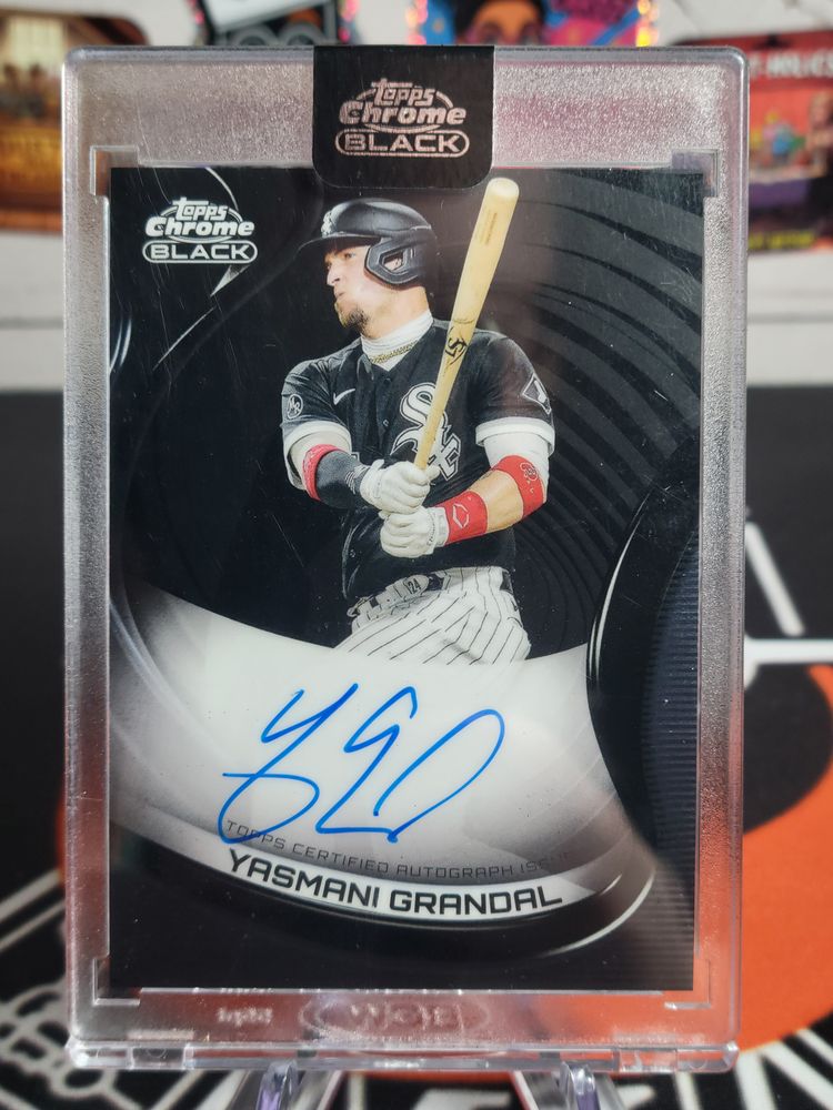 Yasmani Grandal 2022 Topps Chrome Black On Card Auto Chicago White Sox #CBA-YG