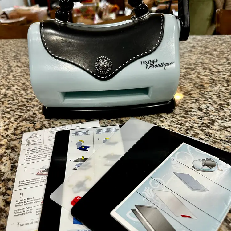 Sizzix Texture Boutique Die Cutting Machine With Plates