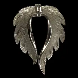 J.J. (Jonette Jewelry) Feathers or Angel Wings 🪽🪽 Vintage 1-7/8” Brooch Pin in Silver-tone Metal.