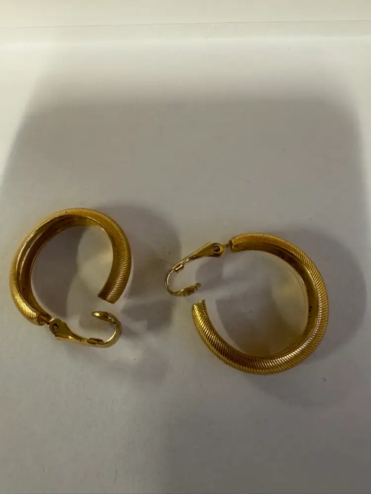 Vintage Clip-on Gold Tone Loop Earrings