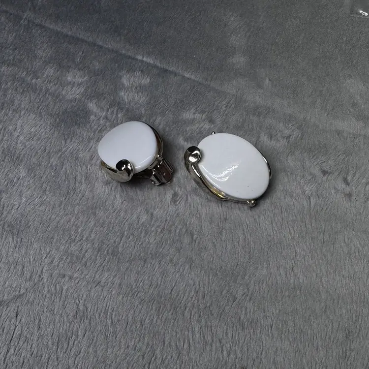 #11- Oval Gold Tone Clip On Earrings