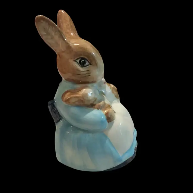 Vintage 1976 Beatrix Potter ~ Mrs. Rabbit & Her Bunnies Figurine.  Bone China Hand painted With Glossy Finish. Made In Beswick England . Highly Collectable Item. Beautiful Condition.