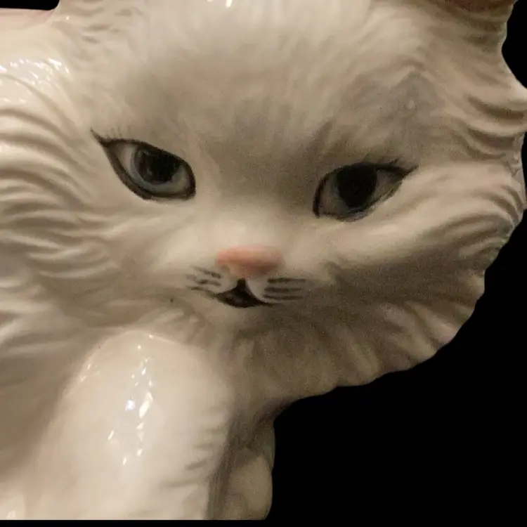 Vintage Ceramic Figurine White Kitten With Blue Eyes