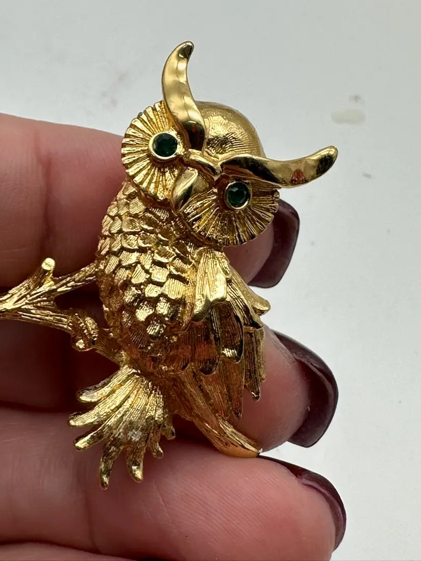 Monet Broach Pin Gold Tone Owl, Green Rhinestone Eyes Vintage