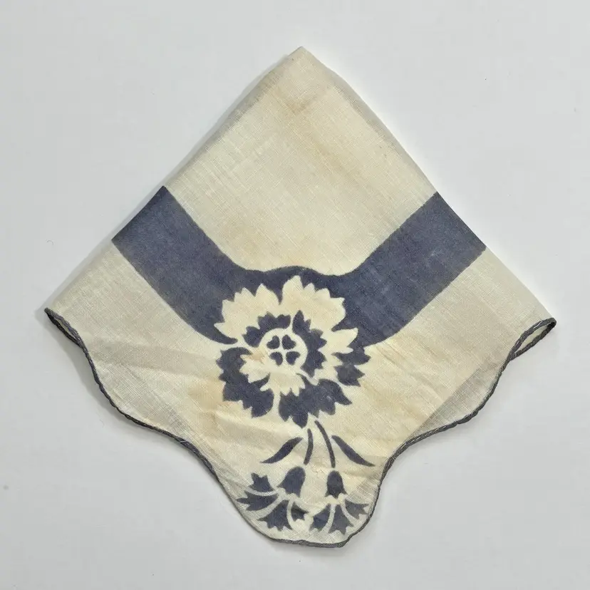 1940s Floral Linen Scalloped Handkerchief  Cottage Core Granny Vintage READ