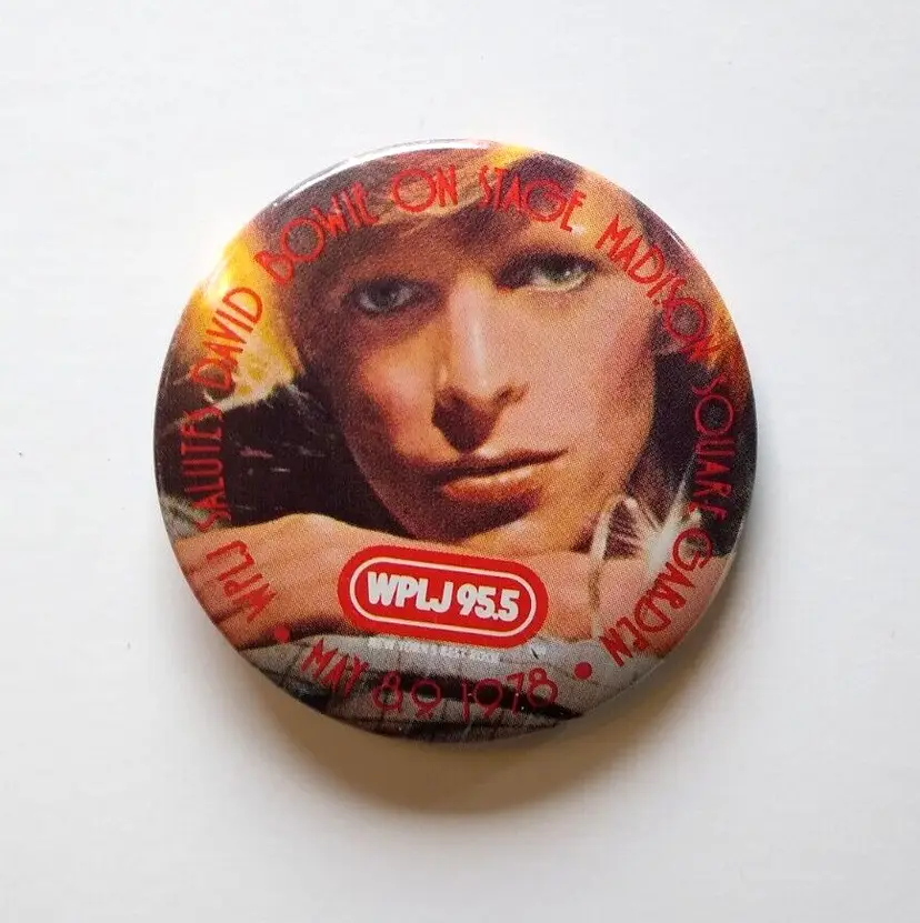 #01 David Bowie Young Americans Tour Badge Button Pin Unused Old Stock Pinback 1978