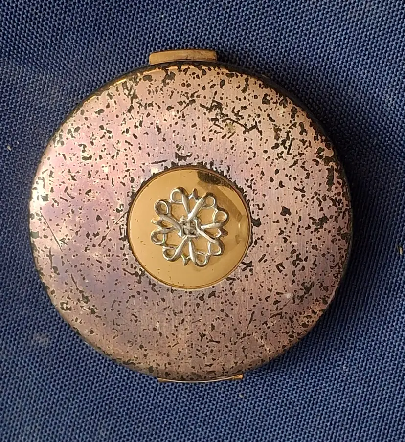 589 Vintage Avon Gold Tone Compact w/ Decorative Center Accent – Original Puff