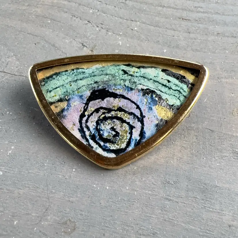 Gold Tone Glass Brooch