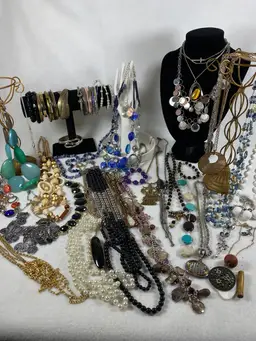 55 Pieces Of Vintage Jewelry Necklaces And Bracelets