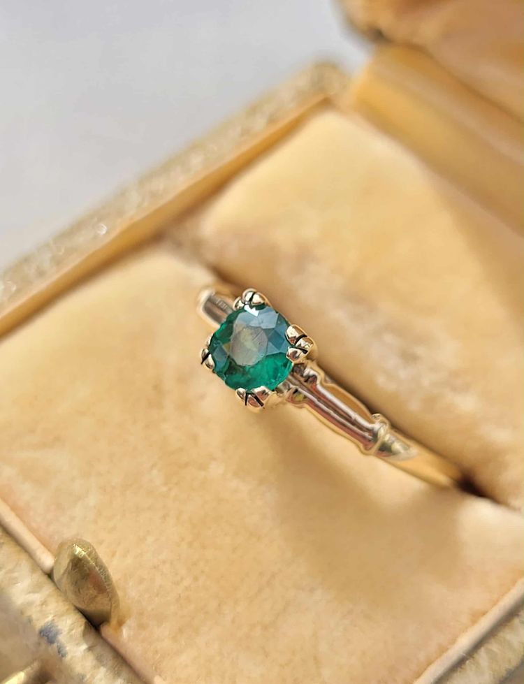 Vintage 10k Yellow Gold Emerald Green Solitaire Ring WW2-Era Size 6.75