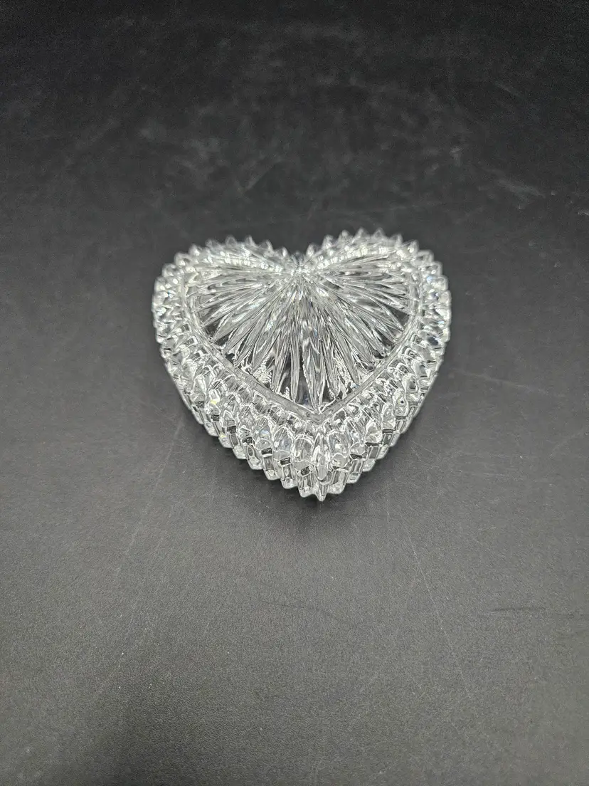 #A41 Glass Heart Trinket Box