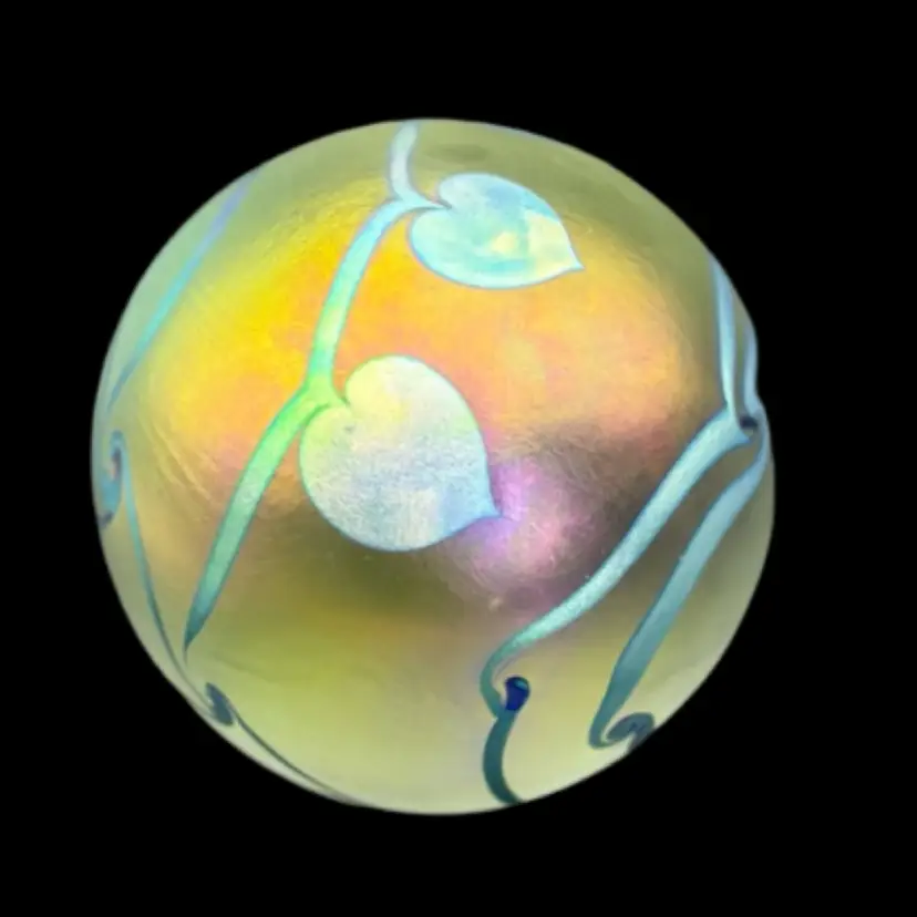 #14: Vintage 1985 Robert Eickholt Iridescent Hearts And Vines Paperweight - Signed - 3.5” Tall