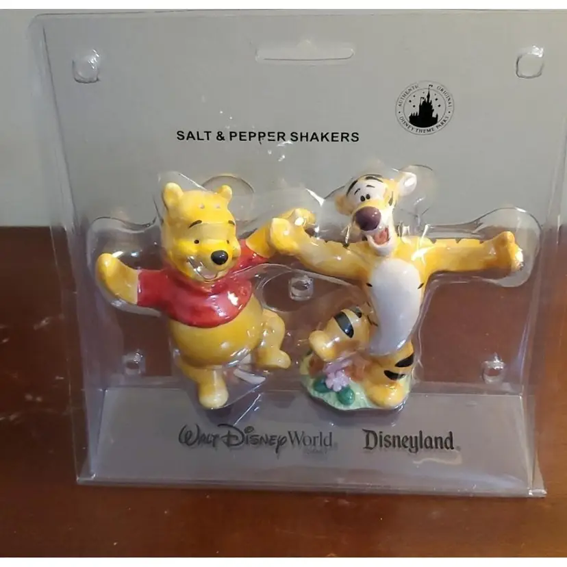Disney Winnie the Pooh and Tigger Salt and Pepper Shakers New
