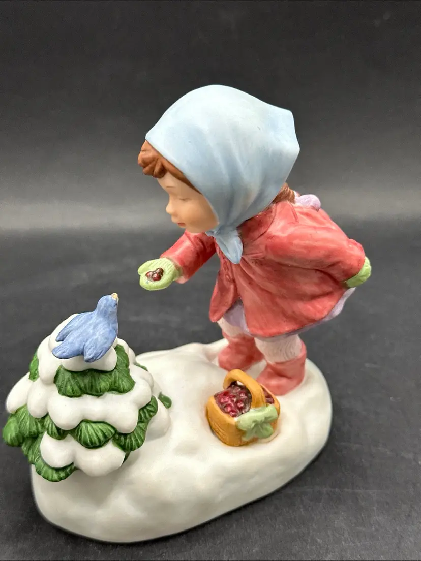 Avon "We Wish You A Merry Christmas" Musical Porcelain Figurine Excellent Cond