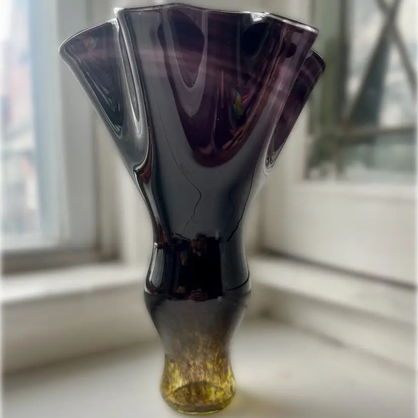 Bill Wise 2002 Signed Glass Ruffle Vase