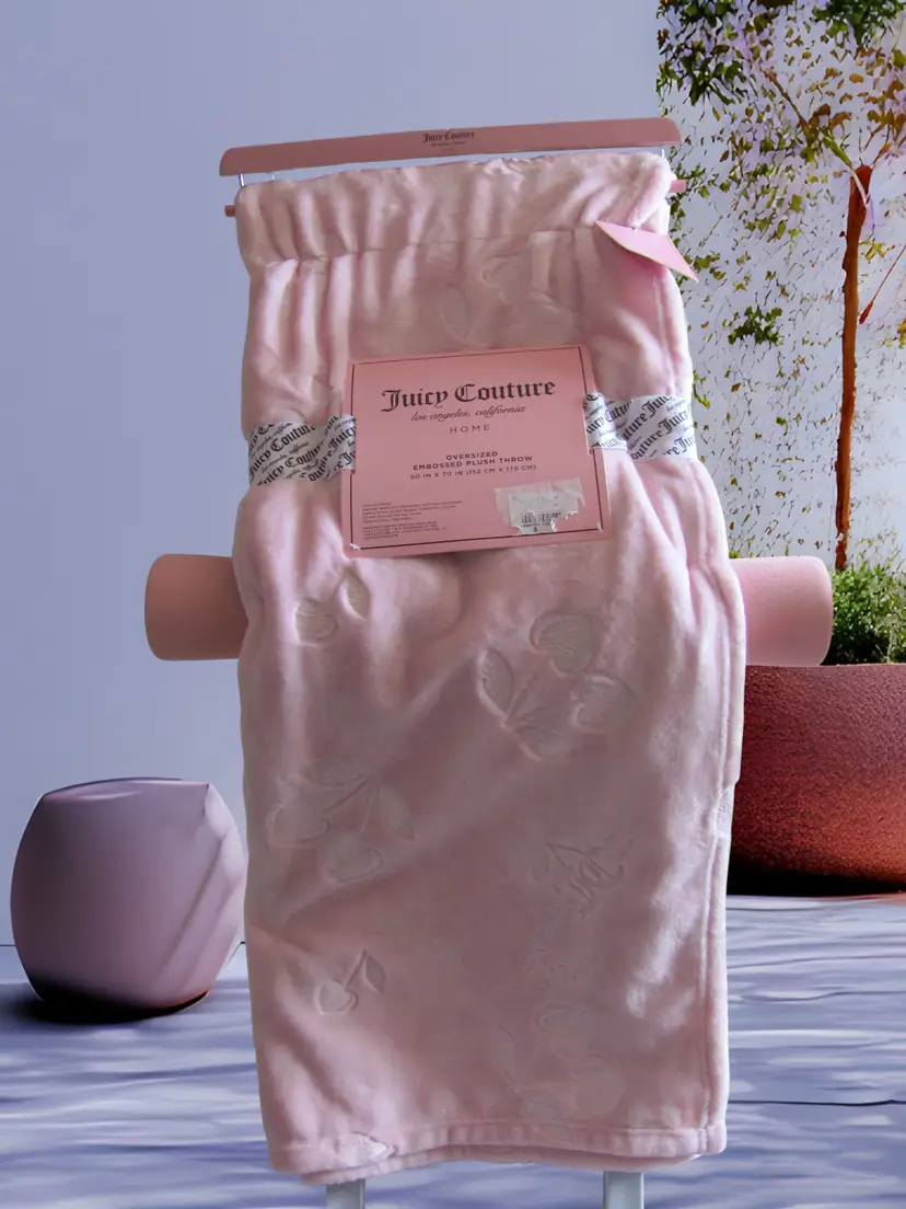 JUICY COUTURE PLUSH THROW BLANKET NWT