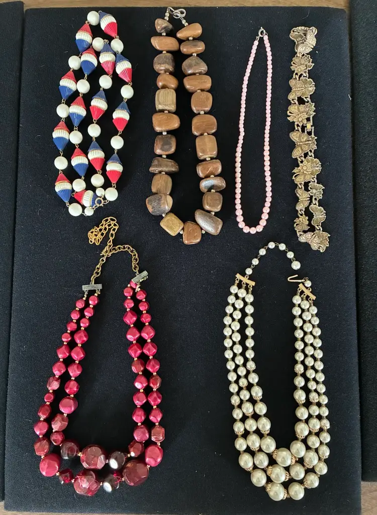 Costume Jewelry Lot~(6) Necklaces
